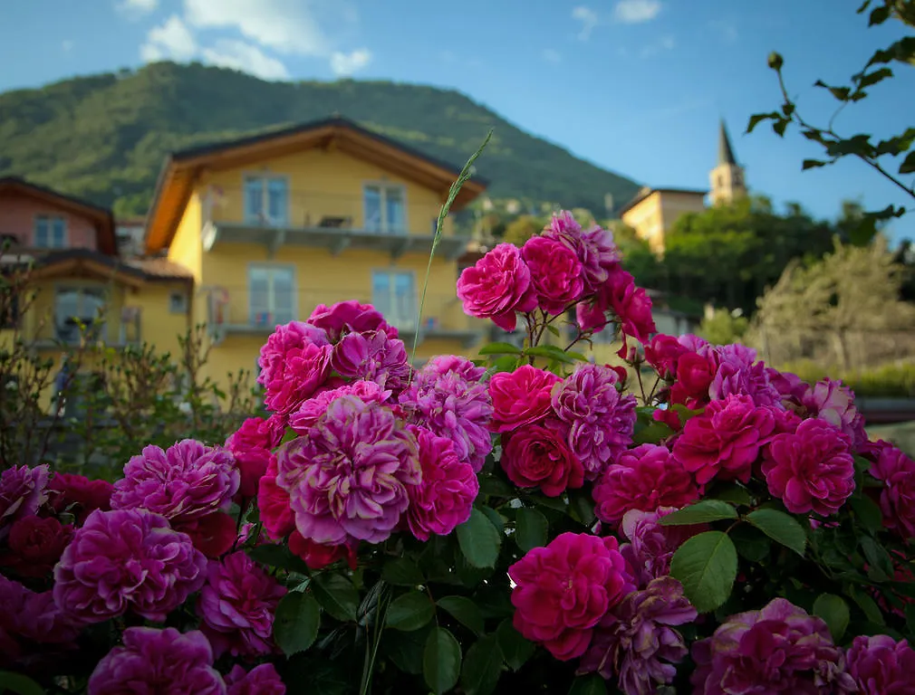 Residence La Collina Vercana Aparthotel