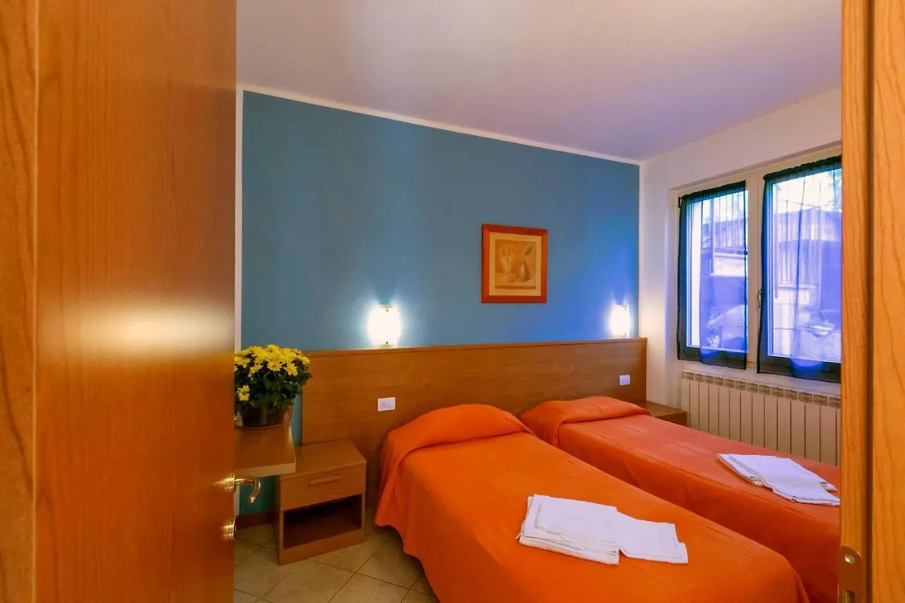 Residence La Collina Vercana 3*,