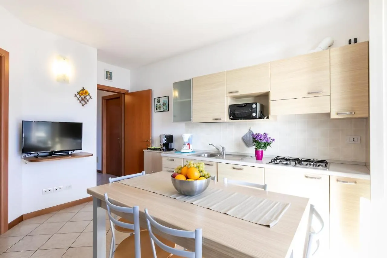 Residence La Collina Vercana 3*,