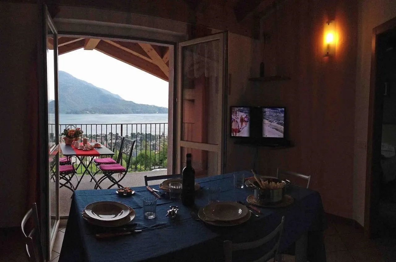 Residence La Collina Vercana 3*,